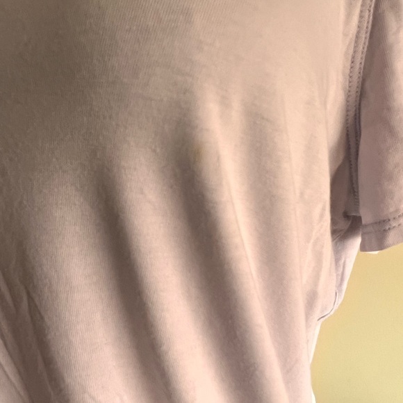 Lululemon pale, purple size medium, excellent condition, T-shirt, V-neck - Picture 4 of 6